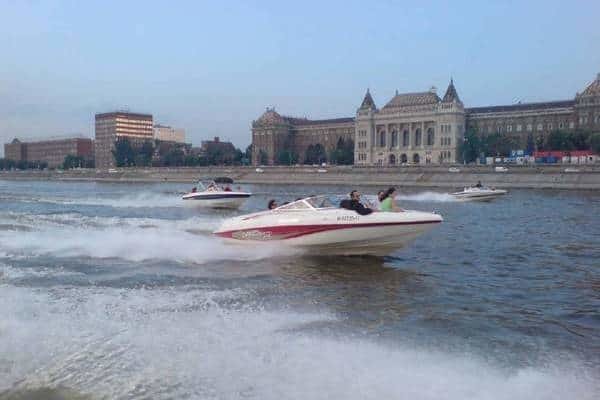 Speedboat cruise