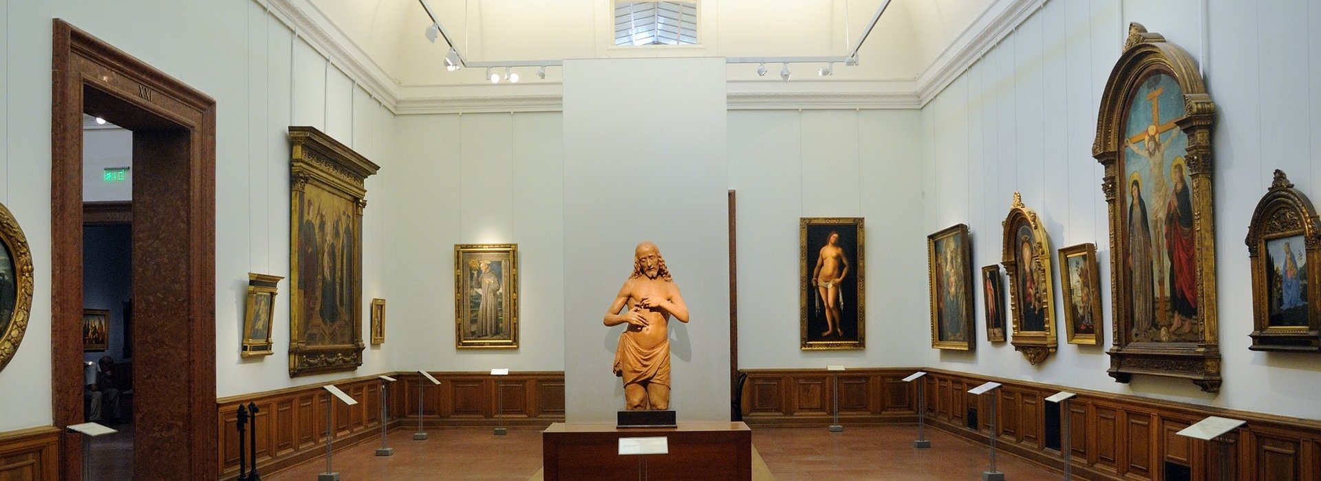 Exhibiton halls & galleries